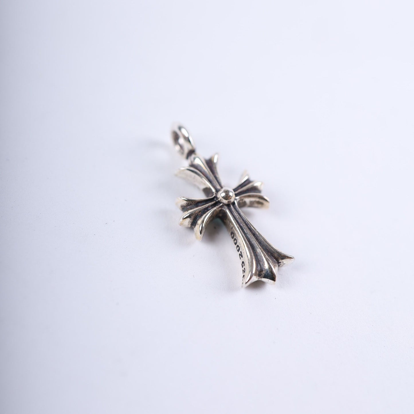 CHROME HEARTS EMERALD TINY CROSS CHARM SILVER