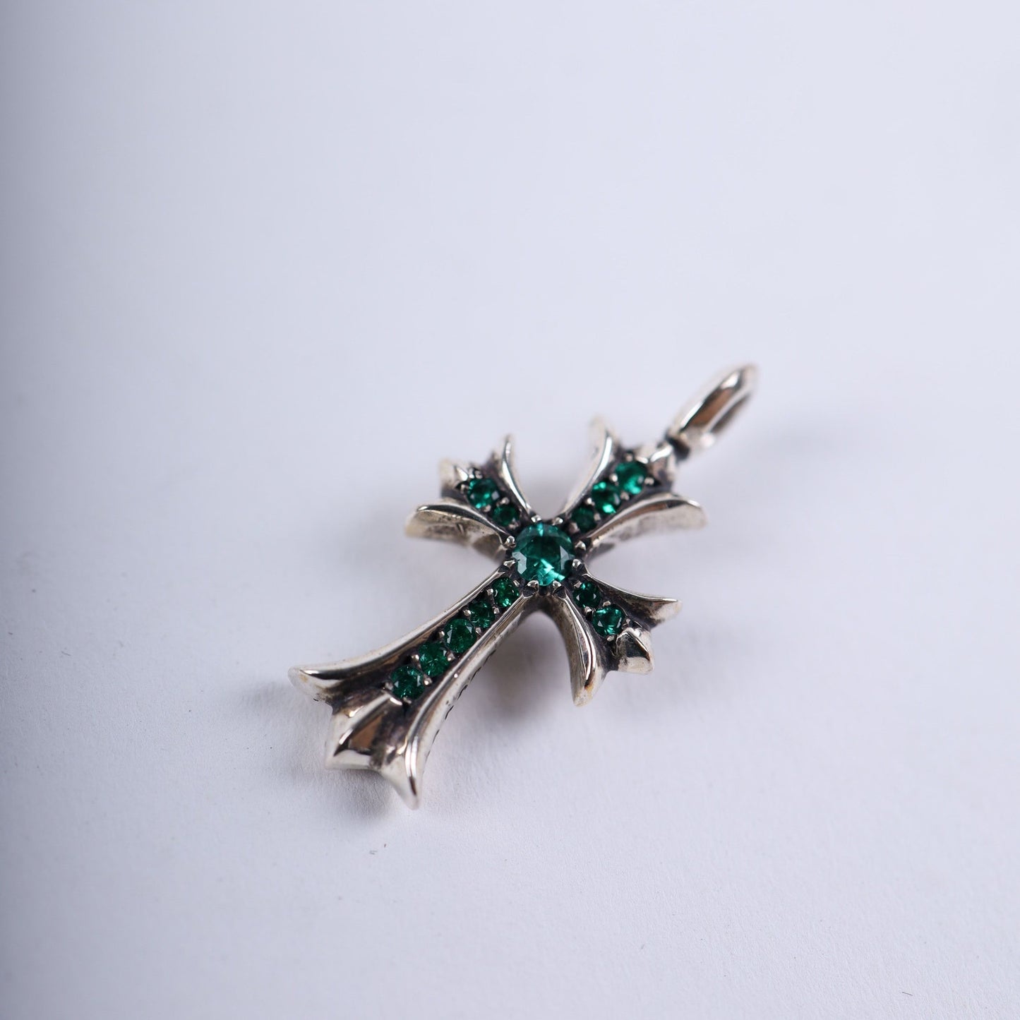 CHROME HEARTS EMERALD TINY CROSS CHARM SILVER