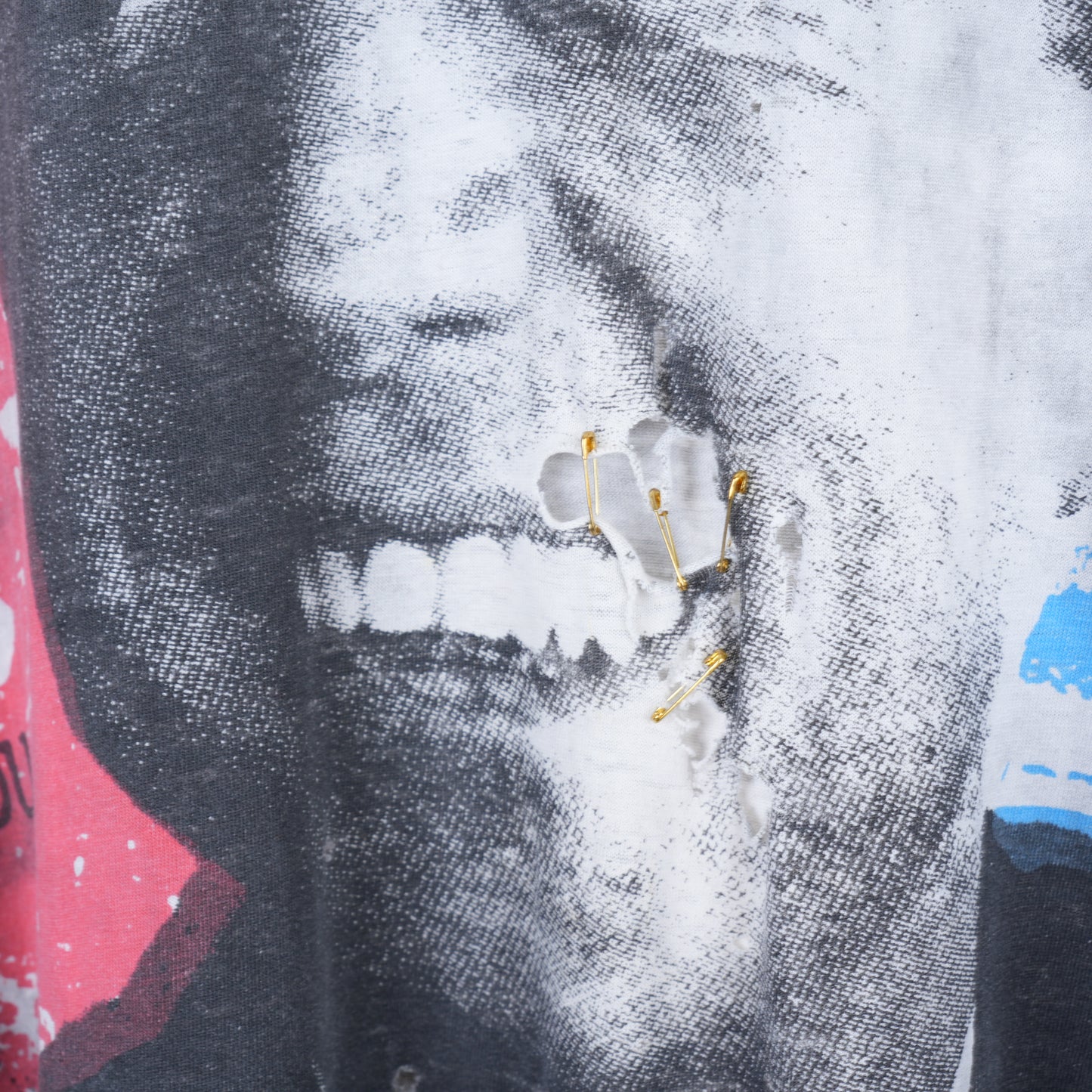 MOSQUITO HEAD JFK THRASHED TEE