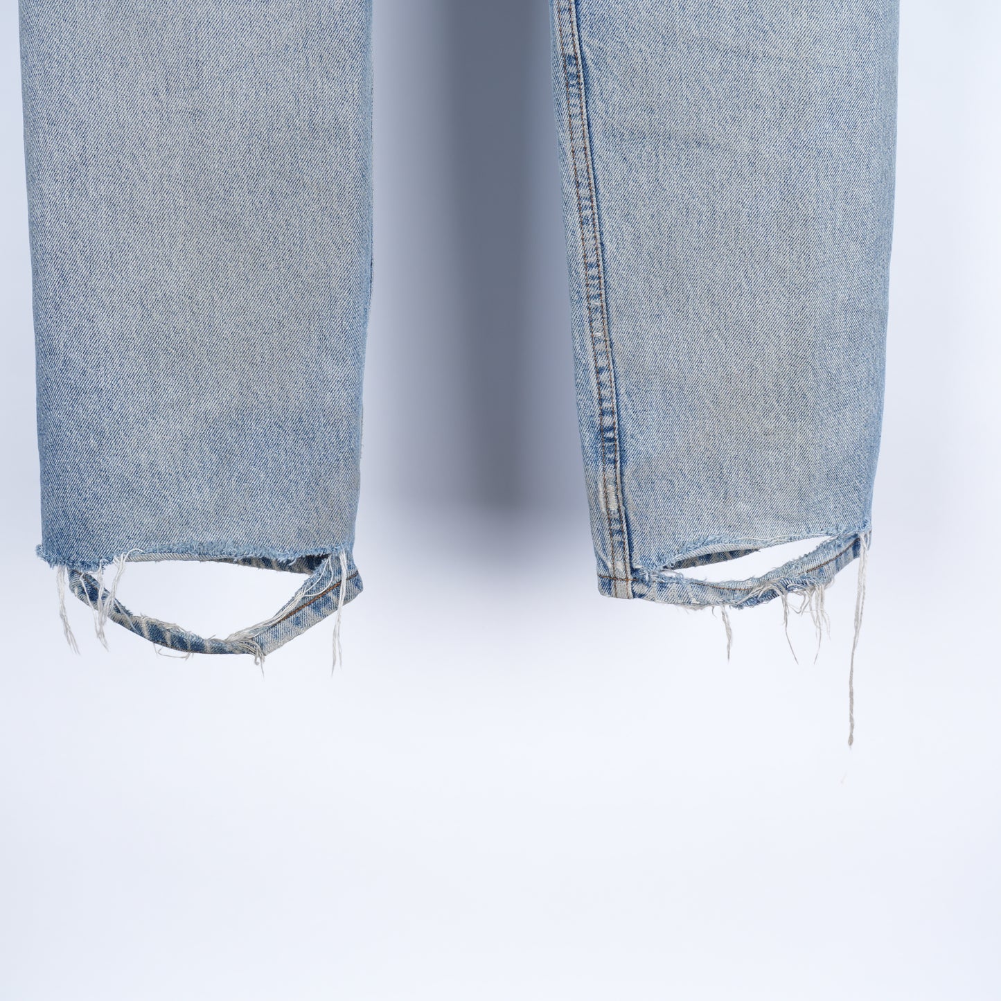 THRASHED ORANGE TAB LEVI'S