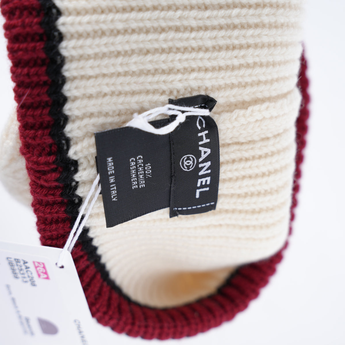 CHANEL RED KNITTED LOGO WHITE BEANIE