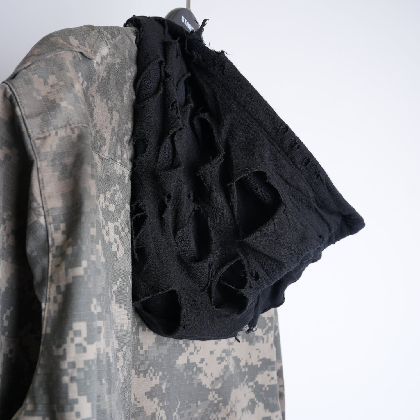 ALEXANDER DIGENOVA CROPPED CAMO HOODED BUTTON UP SHIRT