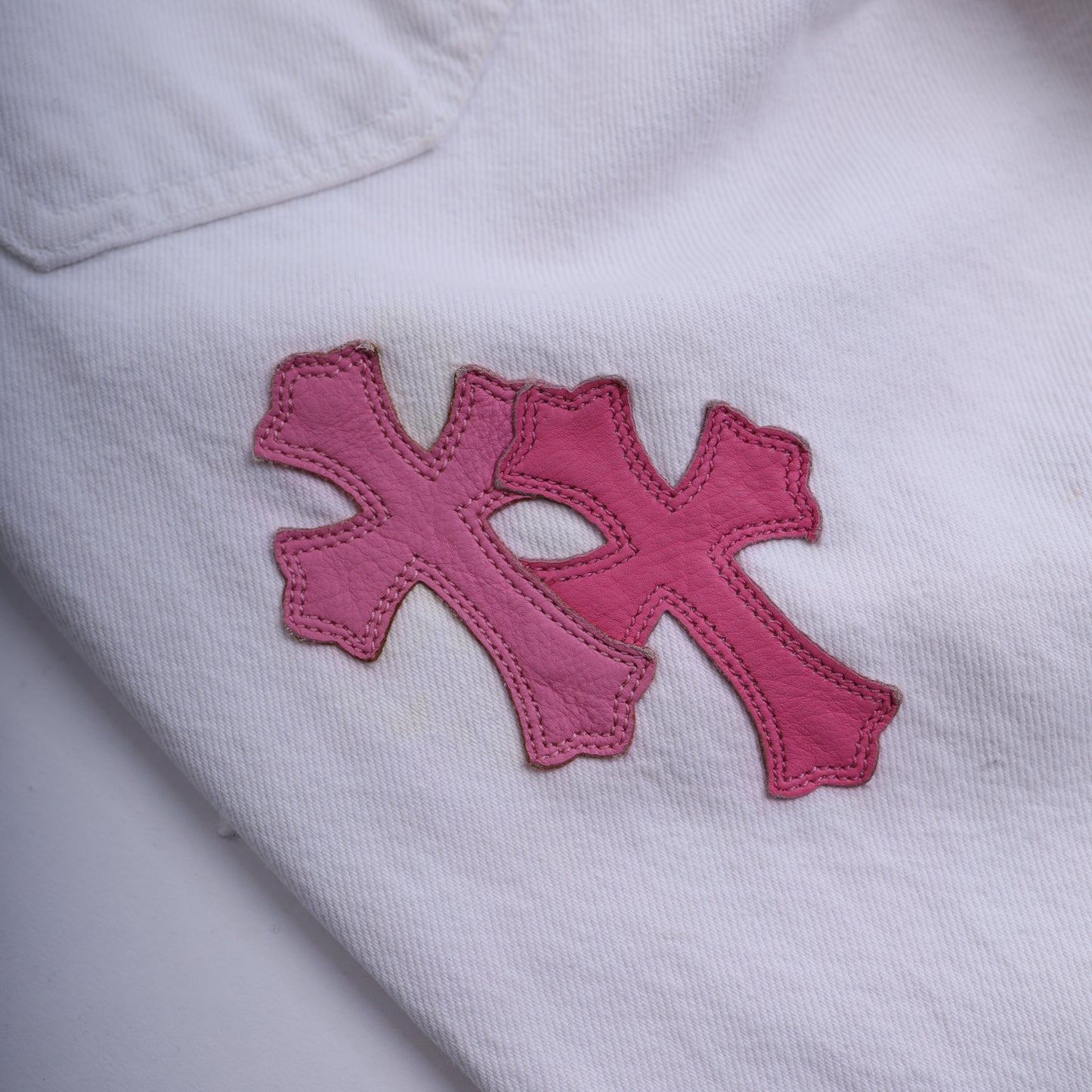 CHROME HEARTS WHITE/PINK PATCH LEVI RHODIUM PLATED