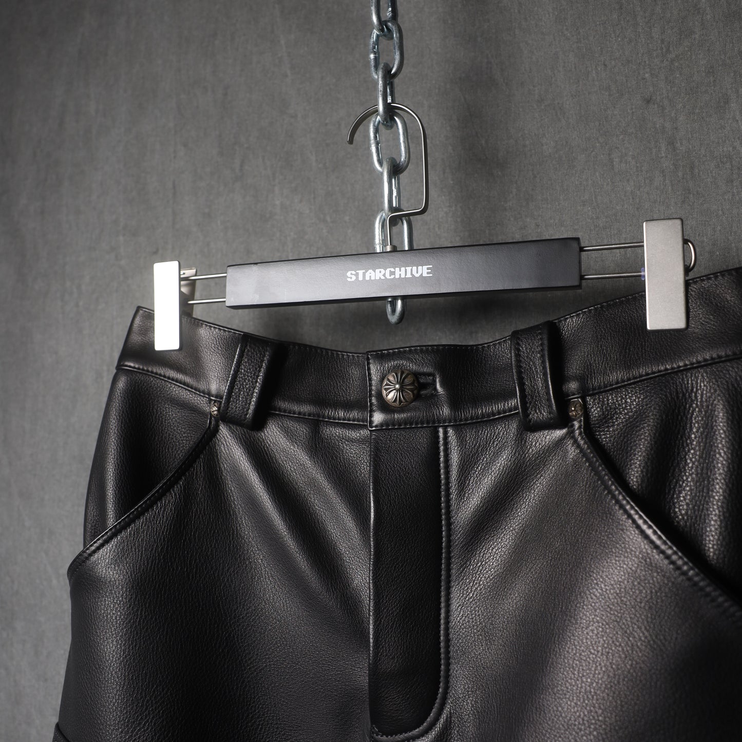 CH ARTICULATE CARGOS BLACK LEATHER