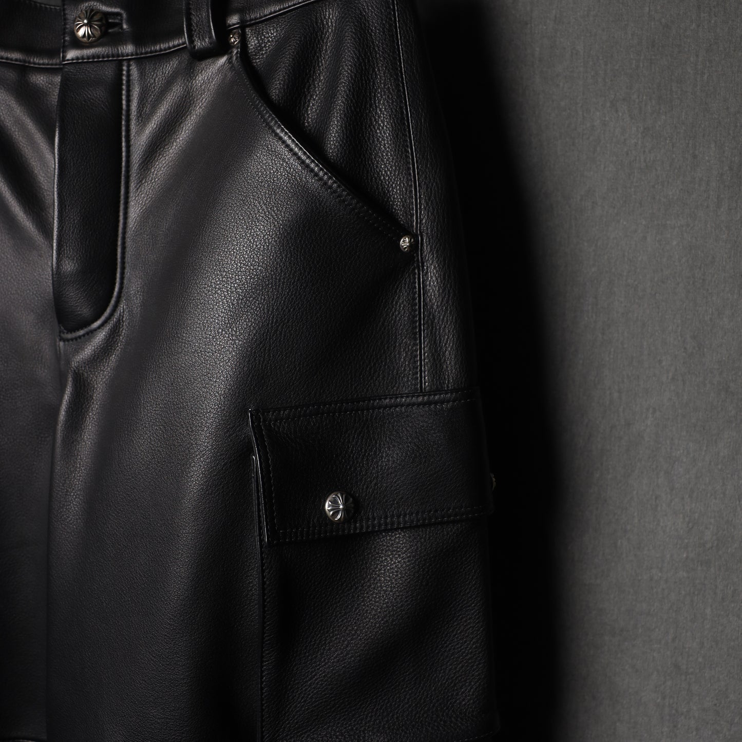 CH ARTICULATE CARGOS BLACK LEATHER