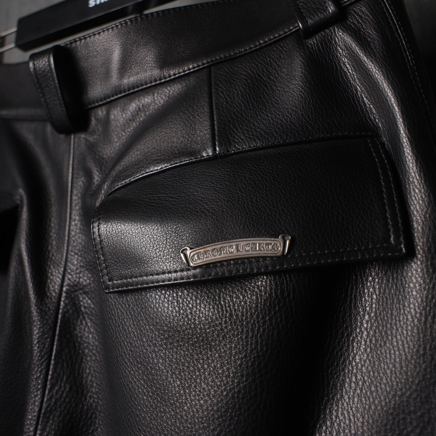 CH ARTICULATE CARGOS BLACK LEATHER
