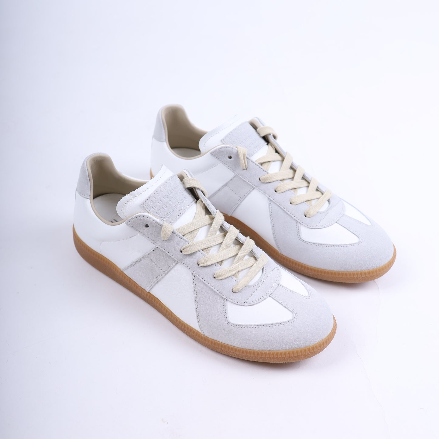 GATS WHITE/GREY WITH GUM SOLE