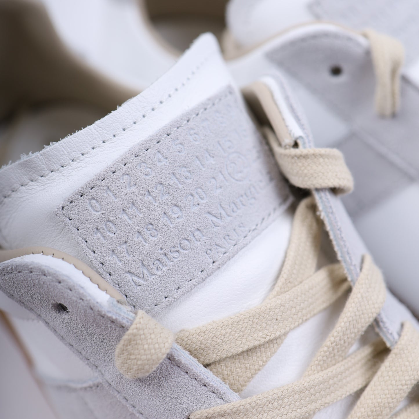 GATS WHITE/GREY WITH GUM SOLE
