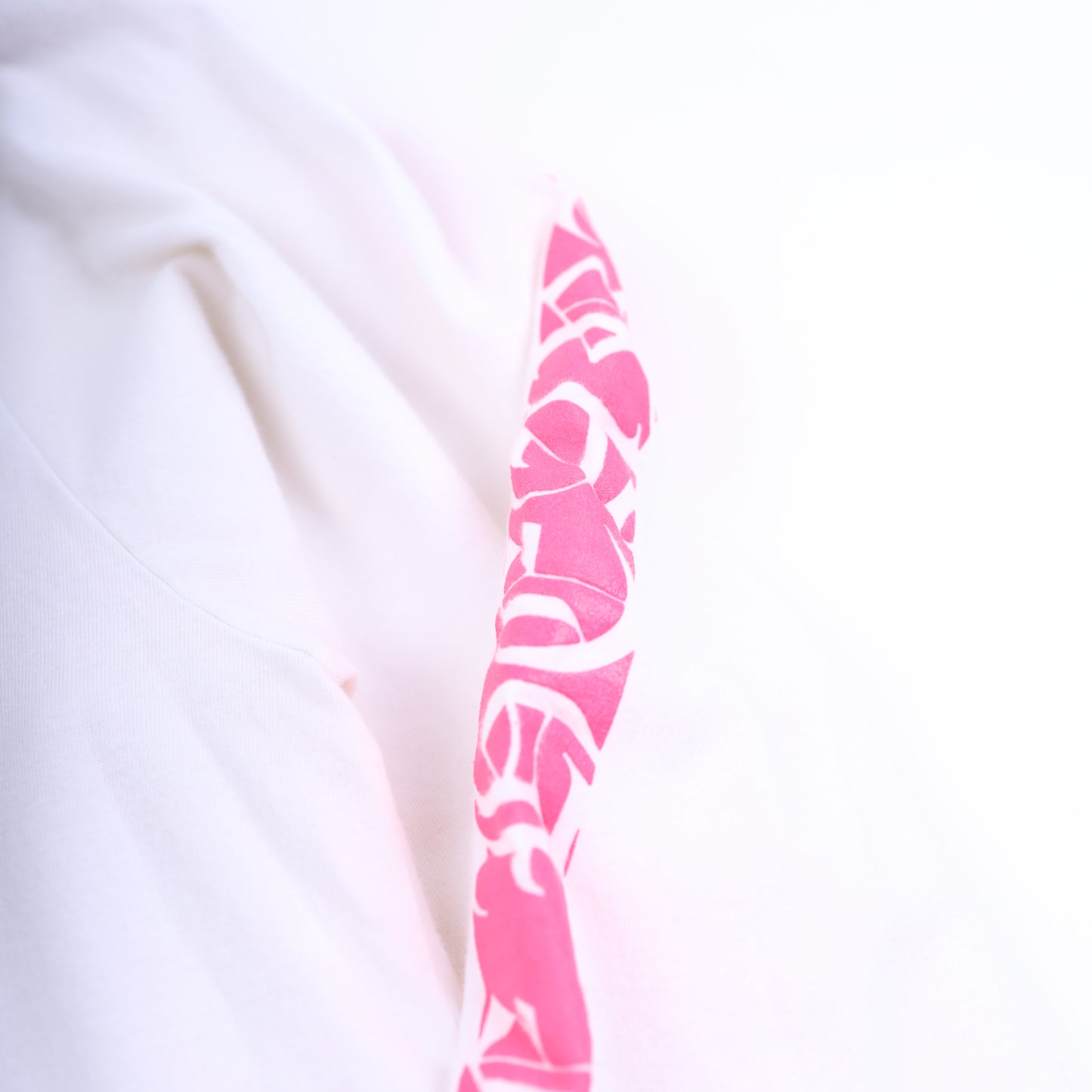 CH WHITE SCRIPT HOT PINK LONGSLEEVE T-SHIRT