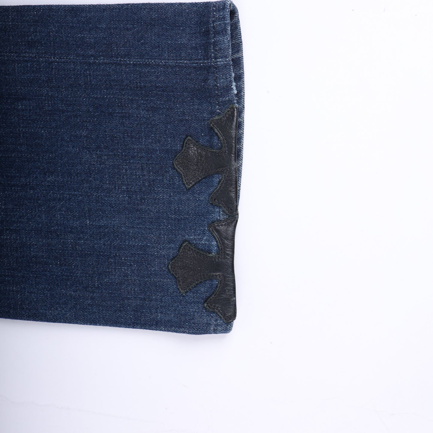 FLUER KNEE BLUE INDIGO DENIM CROSS PATCH DETAILS