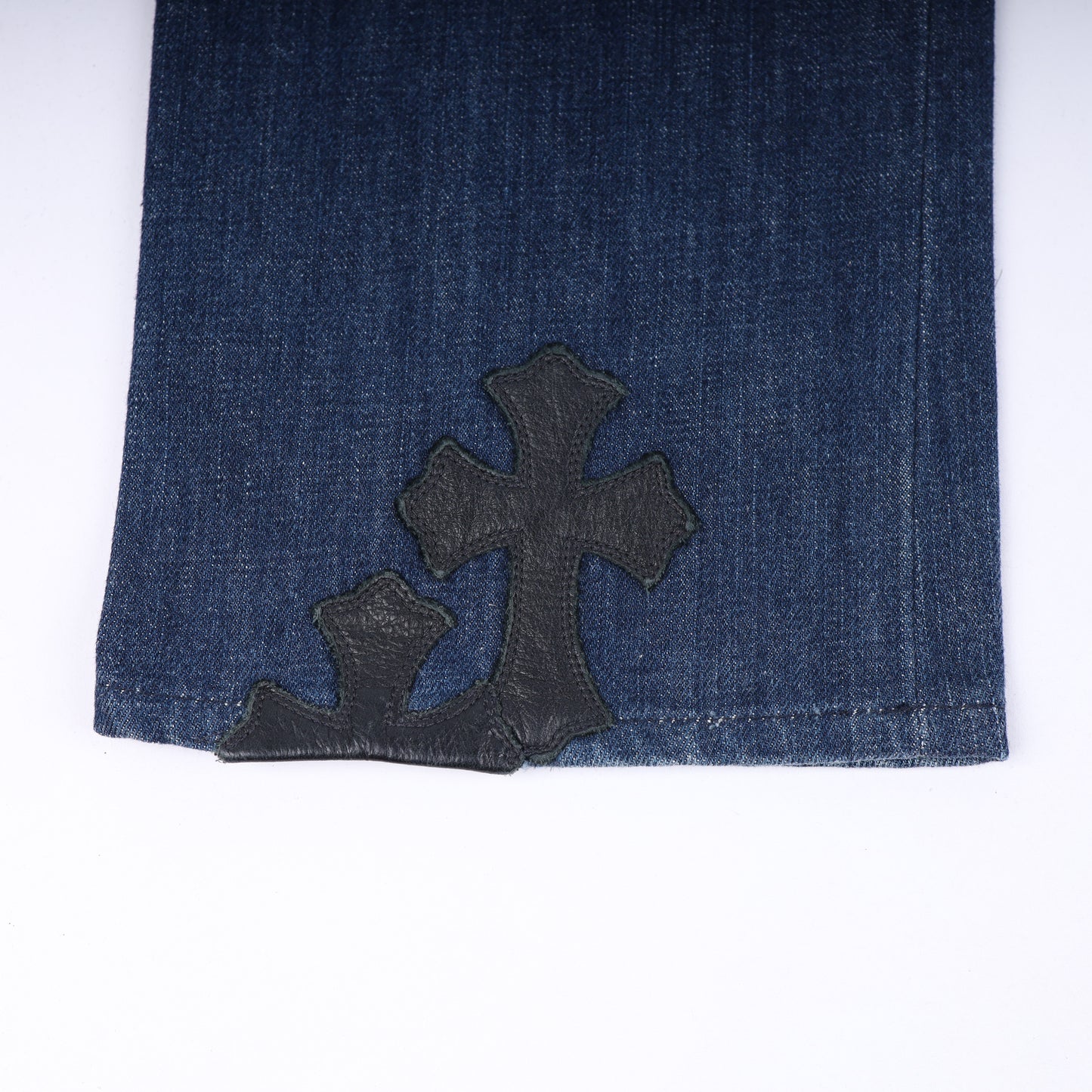 FLUER KNEE BLUE INDIGO DENIM CROSS PATCH DETAILS