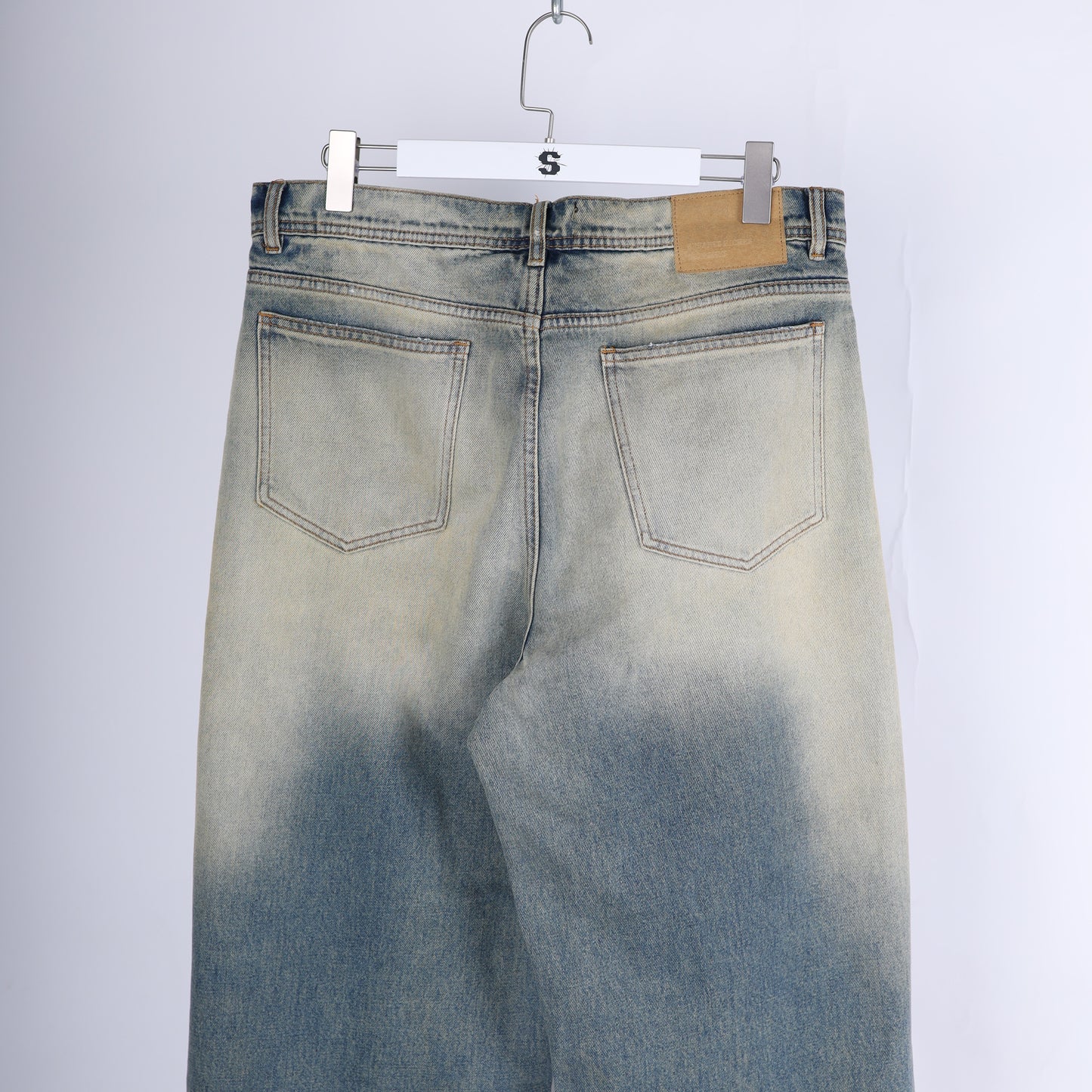 ERD LIGHT WASH BAGGY DENIM SZ 36