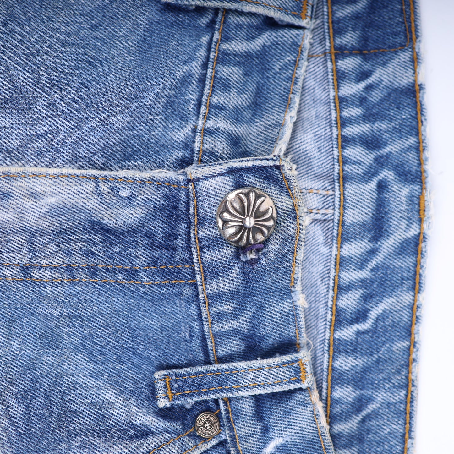 LIGHT WASH CROSS PATCH LEVI'S DENIM