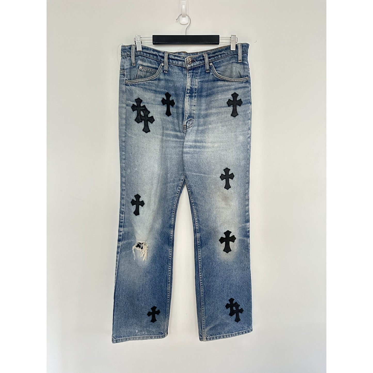 CHROME HEARTS LEVIS LIGHT WASH ORANGE TAB CROSS PATCH DENIM