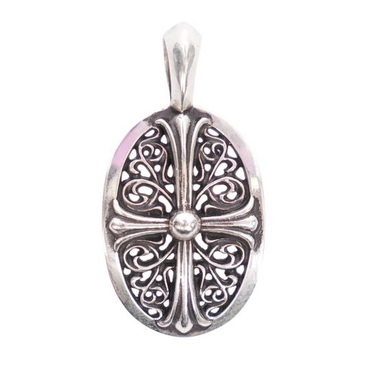 CHROME HEARTS OVAL CROSS PENDANT