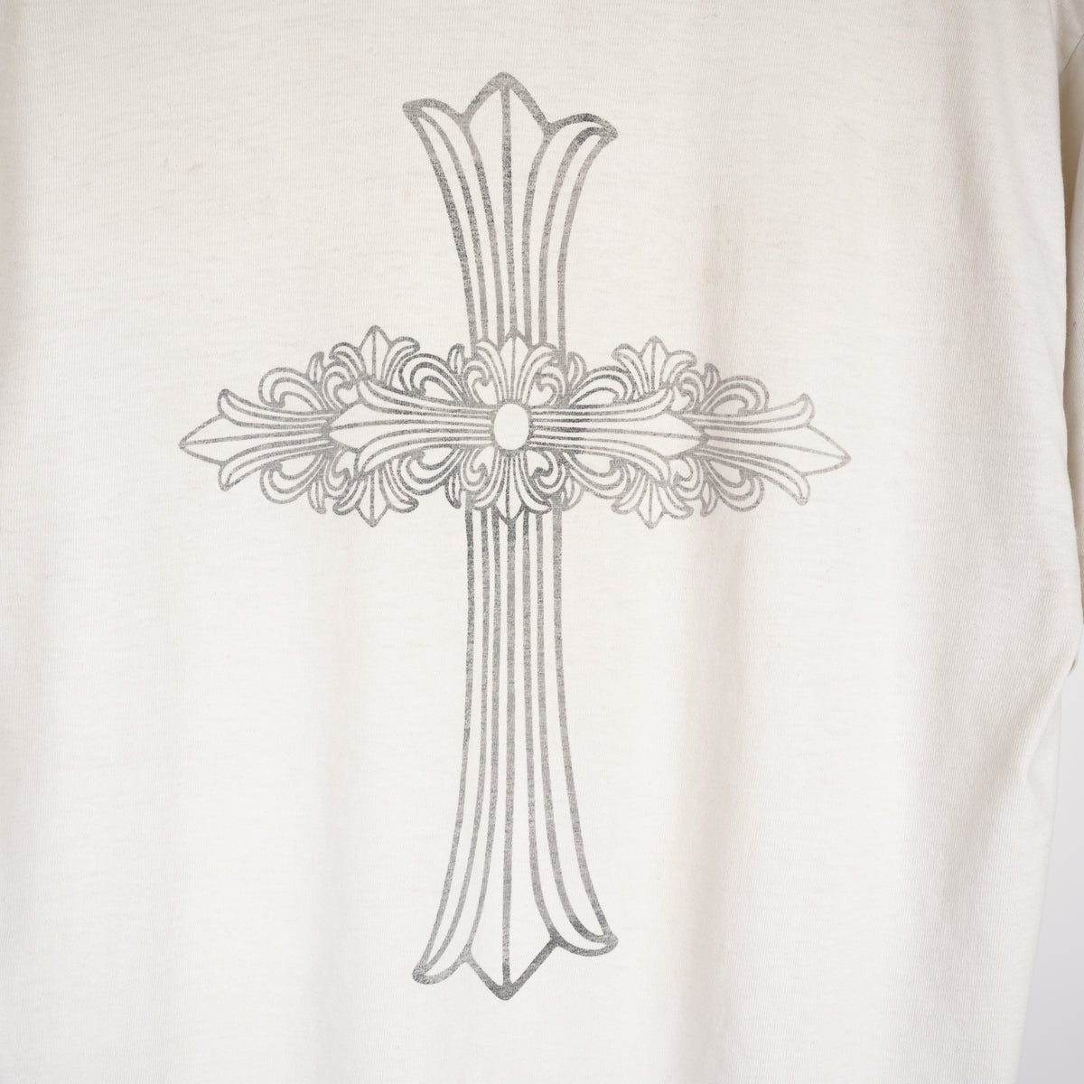 CHROME HEARTS VINTAGE WHITE FADED HORSESHOE CROSS NECK SCRIPT POCKET TEE