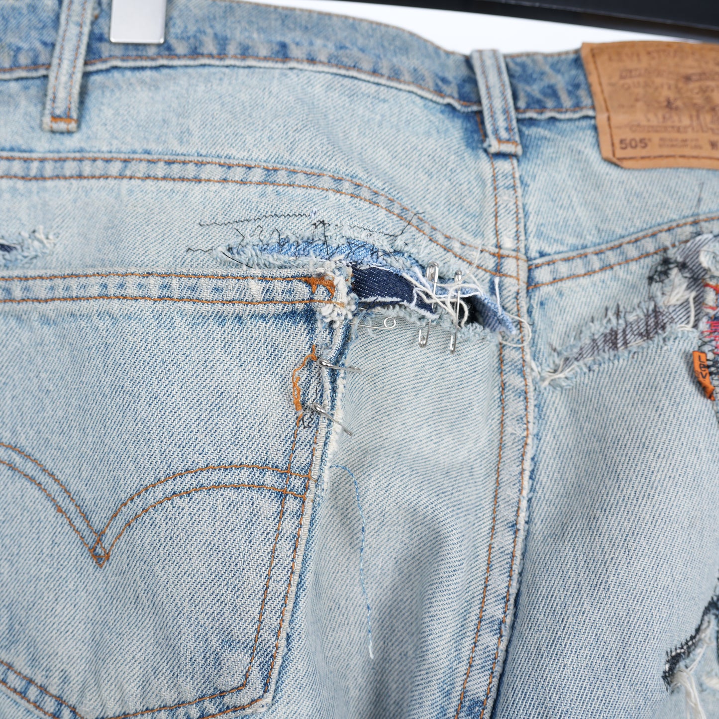 THRASHED ORANGE TAB LEVI'S
