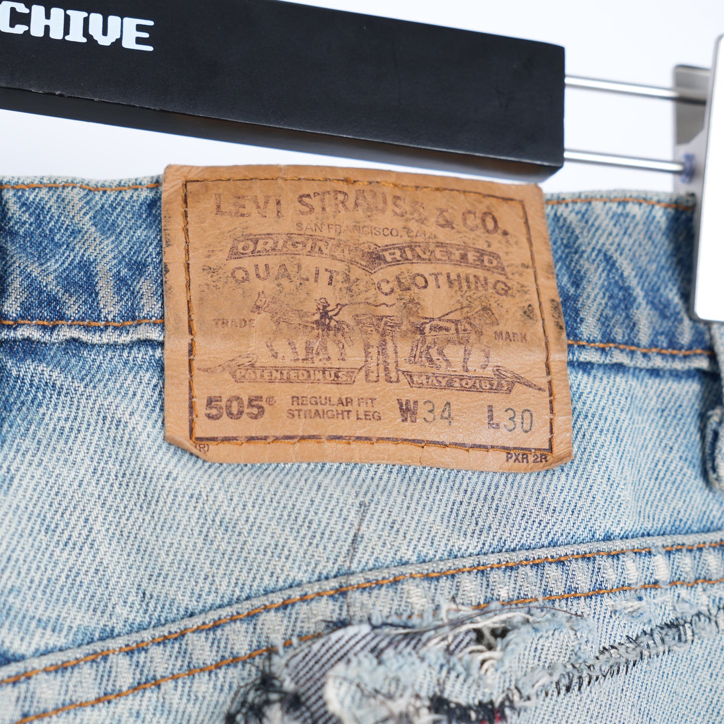 THRASHED ORANGE TAB LEVI'S