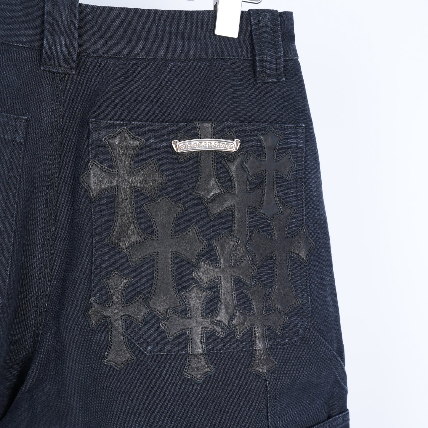 CHROME HEARTS FLOODED CROSS PATCH CARPENTER SHORTS