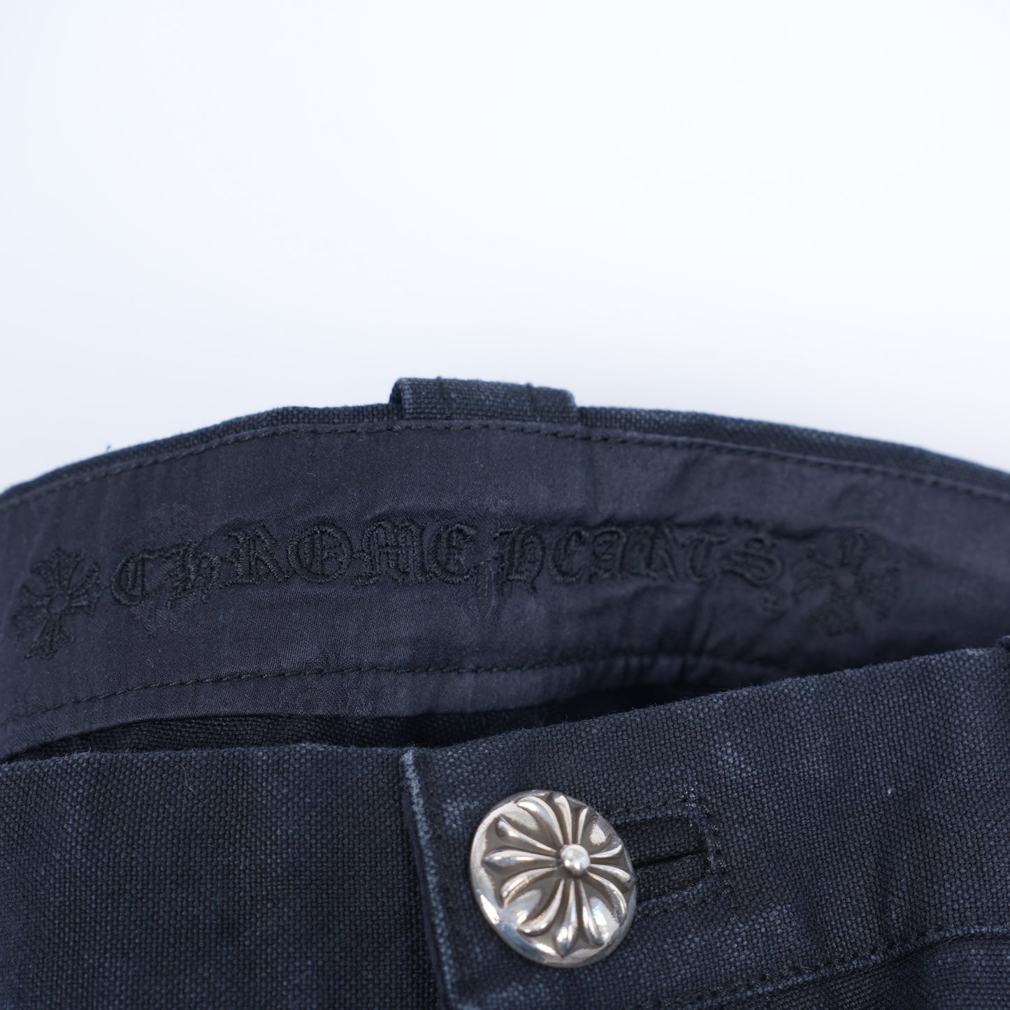 CHROME HEARTS FLOODED CROSS PATCH CARPENTER SHORTS