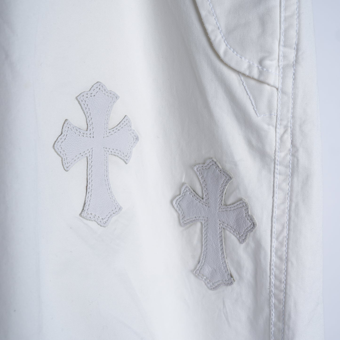 CHROME HEARTS WHITE LUCKY PATCH PARACHUTE PANTS