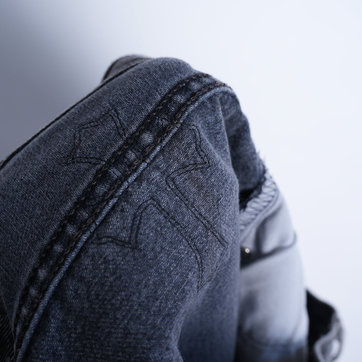 CHROME HEARTS BLACK LEVI CROSS PATCH JEANS