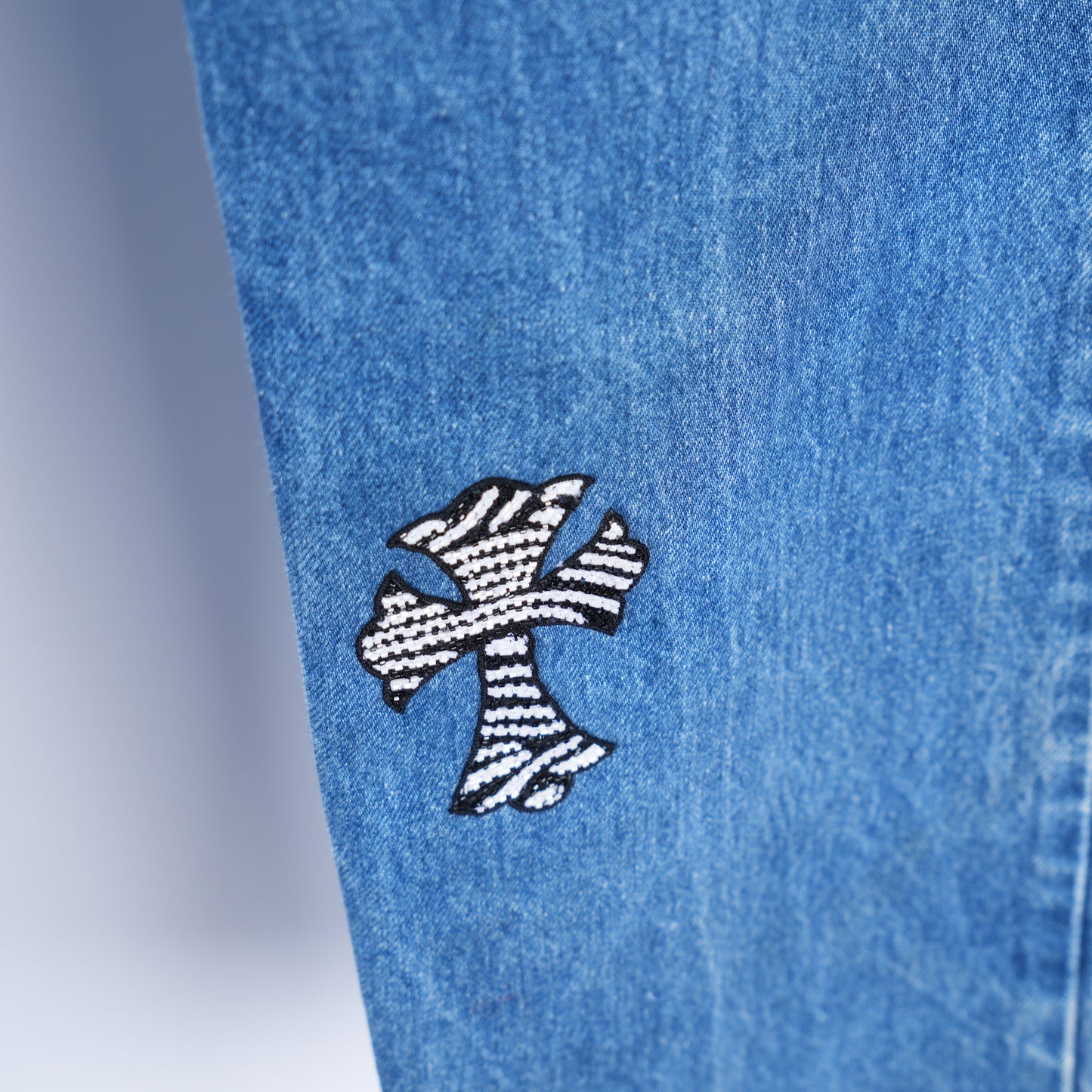 CHROME HEARTS ST BARTH'S ZEBRA SEQUIN PATCH LEVI