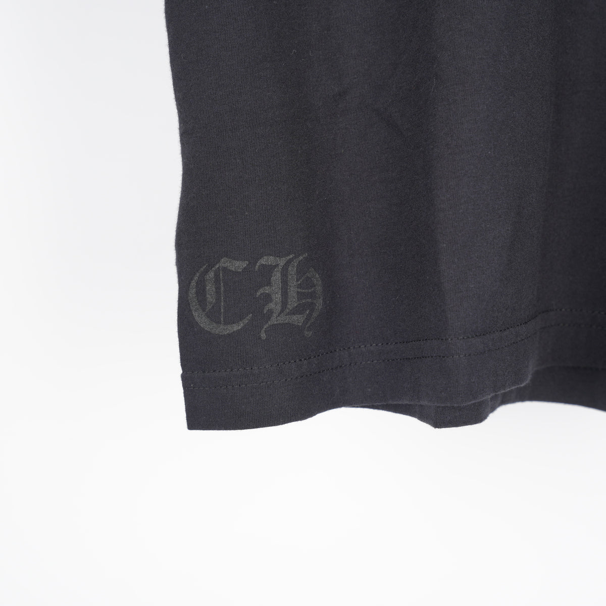 CHROME HEARTS SCRIPT NECK HORSESHOE LOGO POCKET TEE