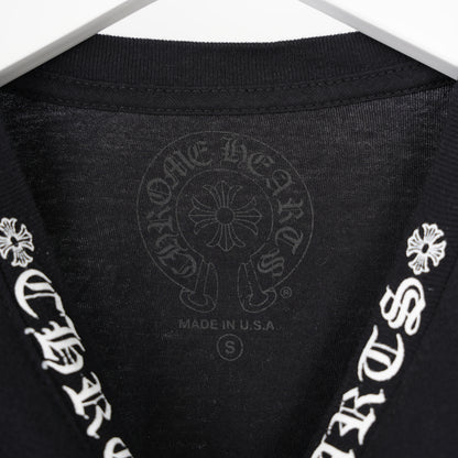CHROME HEARTS SCRIPT NECK HORSESHOE LOGO POCKET TEE