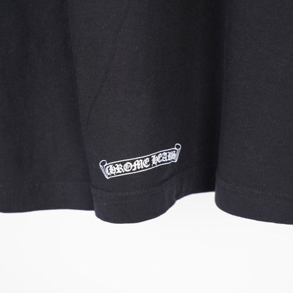 CHROME HEARTS SCRIPT NECK HORSESHOE LOGO POCKET TEE