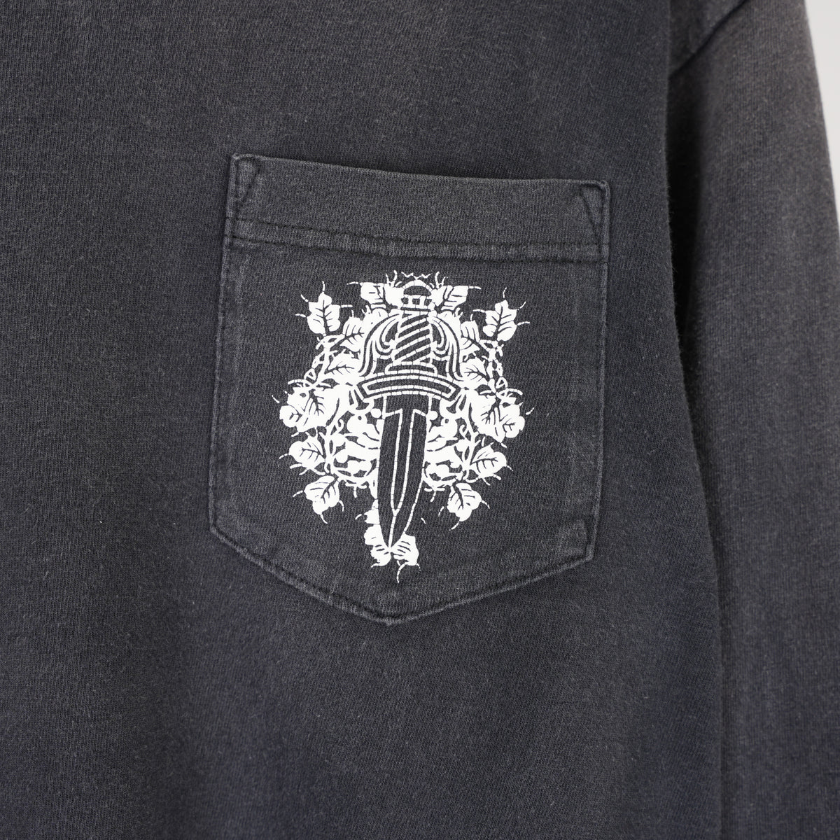 CHROME HEARTS FADED VINTAGE DAGGER POCKET FLORAL LONG SLEEVE TEE