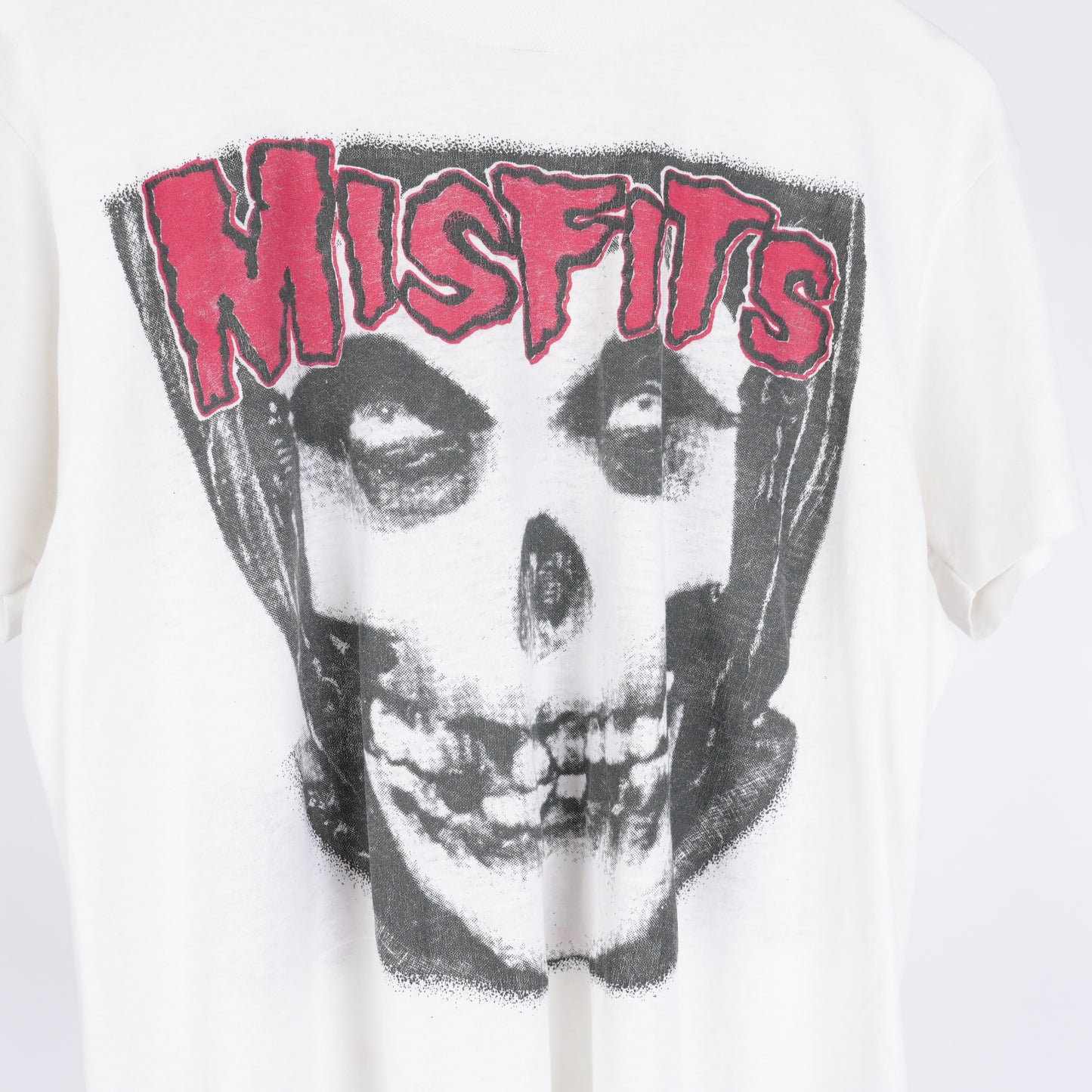 VINTAGE THRASHED WHITE MISFITS SKULL TEE