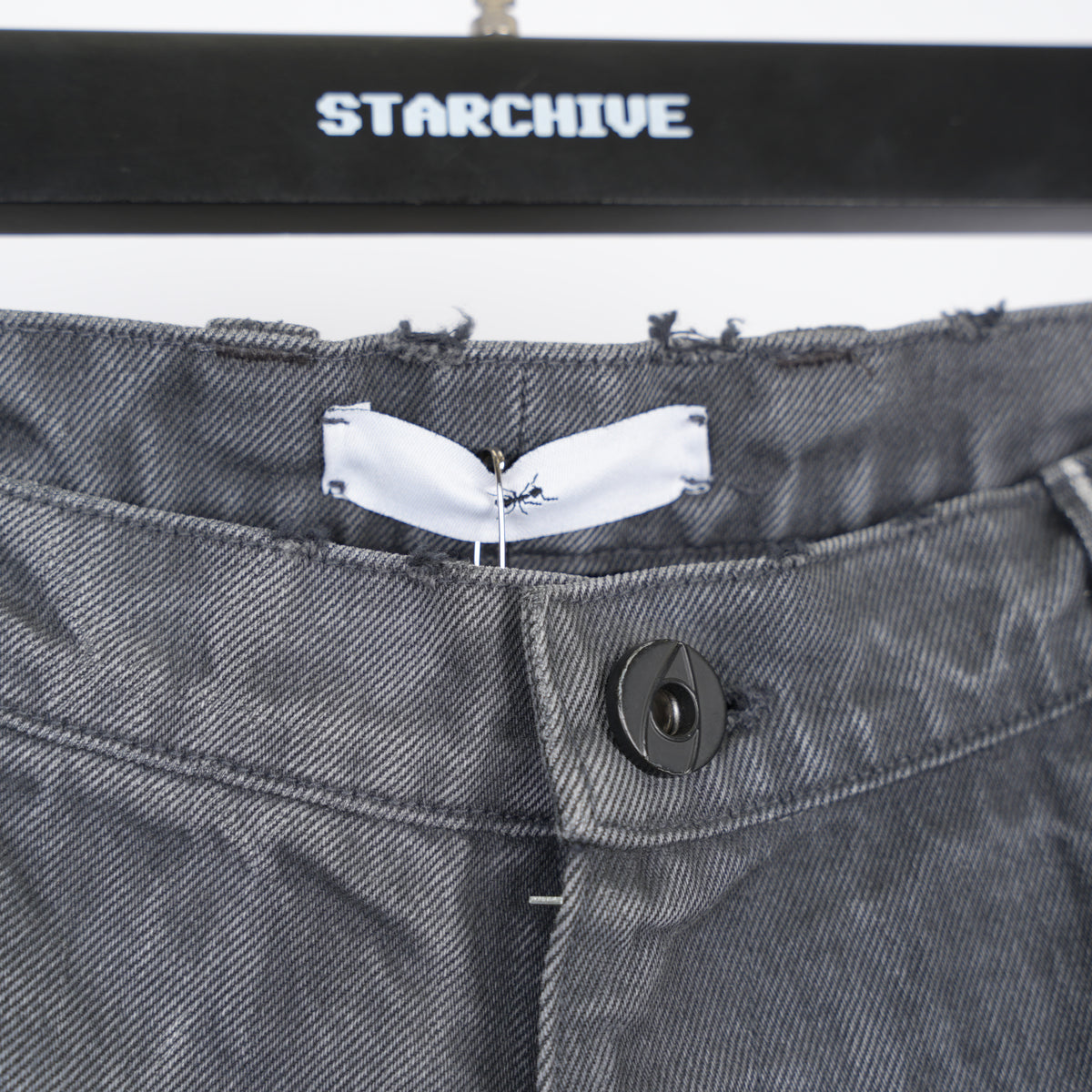 ANT/ANTI LABEL SHORTS