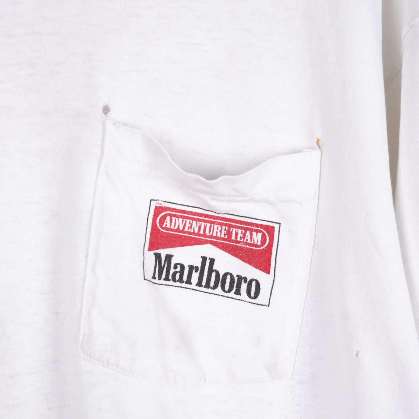 VINTAGE THRASHED WHITE MARLBORO ADVENTURE TEAM TEE