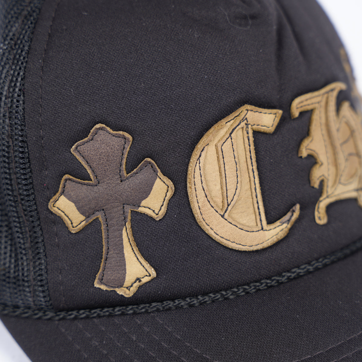CHROME HEARTS VINTAGE CROSS CH PATCH CAMO TRUCKER HAT