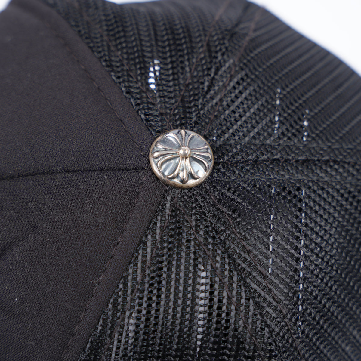 CHROME HEARTS VINTAGE CROSS CH PATCH CAMO TRUCKER HAT