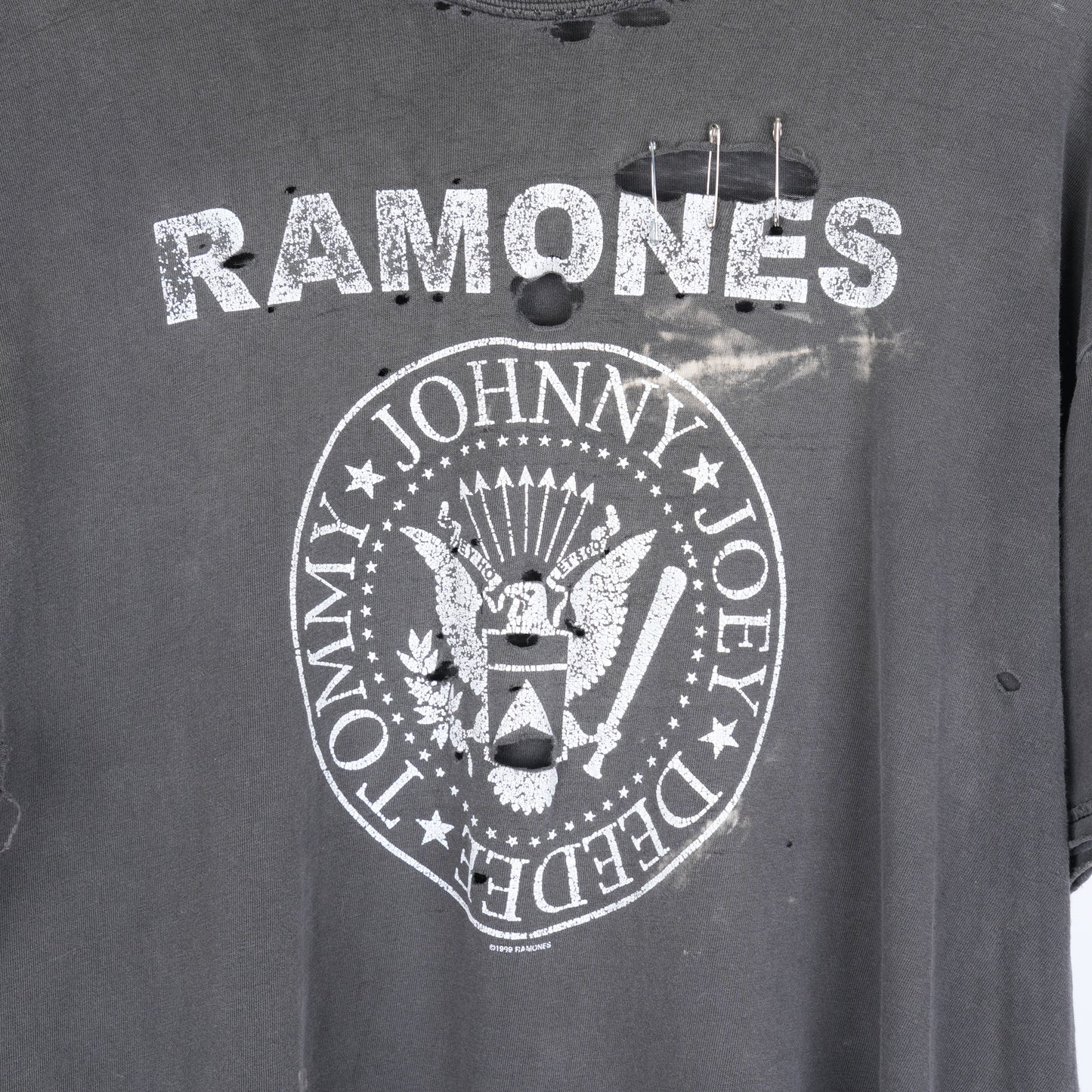 THRASHED RAMONES VINTAGE T-SHIRT