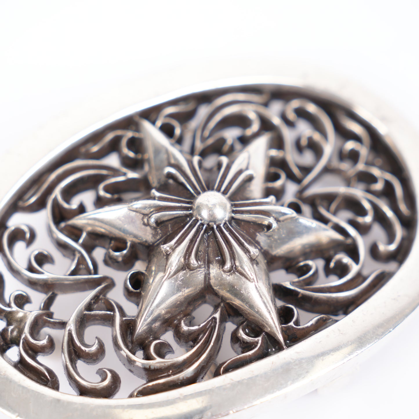 CHROME HEARTS STAR OVAL BUCKLE