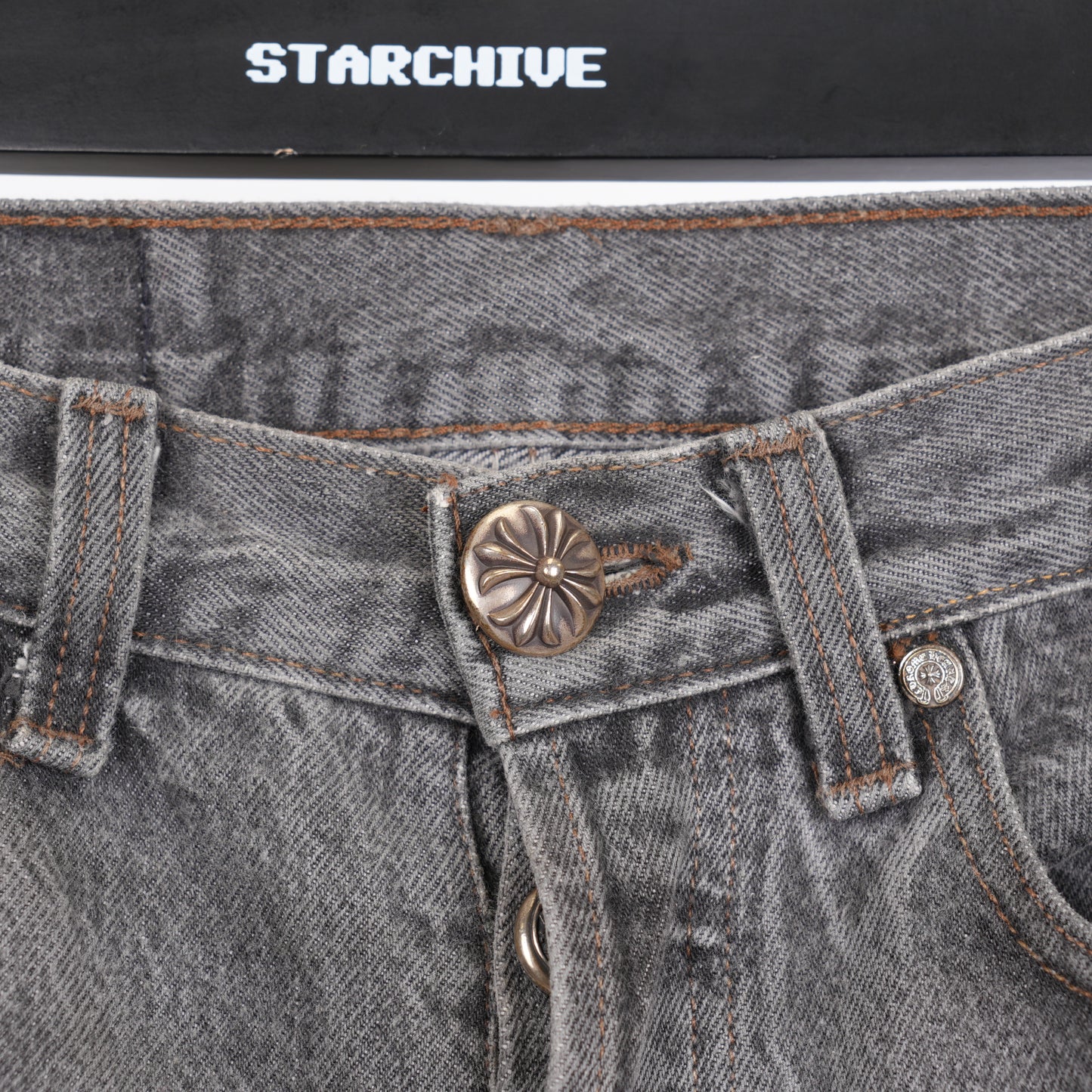 CHROME HEARTS BLACK CROSS PATCH 501 GREY LEVI'S DENIM