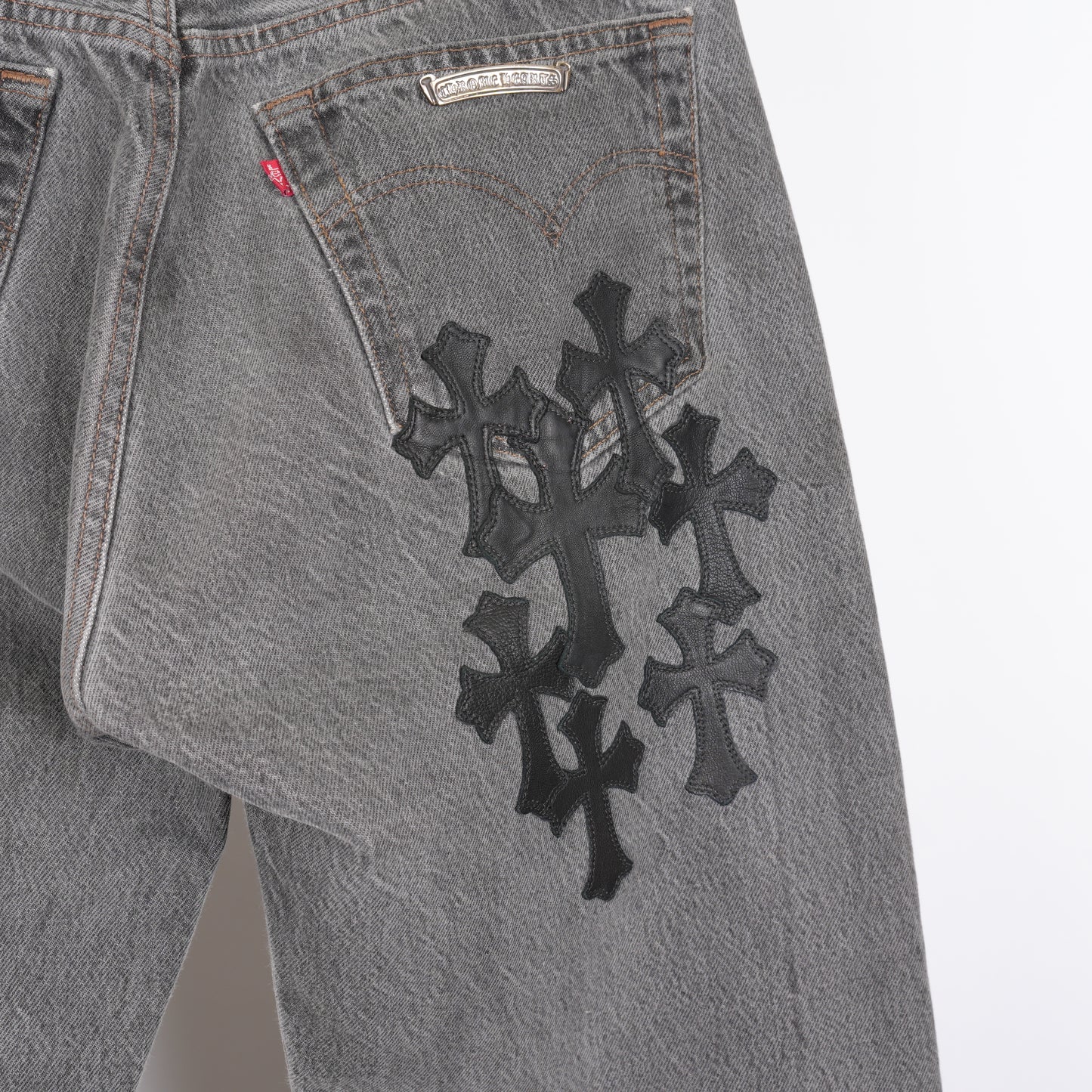 CHROME HEARTS BLACK CROSS PATCH 501 GREY LEVI'S DENIM