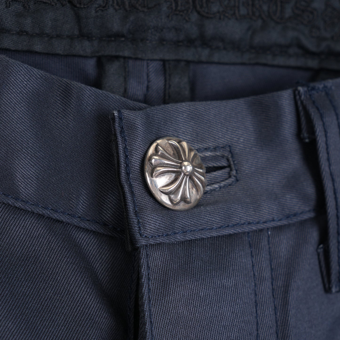 CHROME HEARTS NAVY CROSS PATCH CHINOS