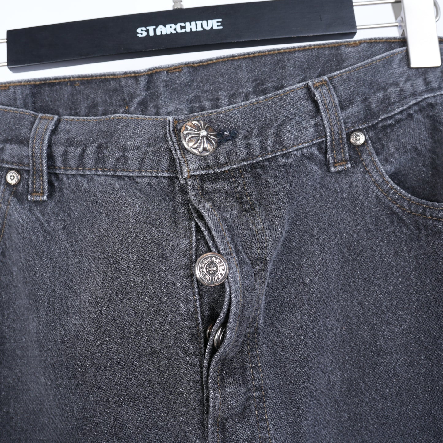 CHROME HEARTS BLACK CROSS PATCH 501 LEVI