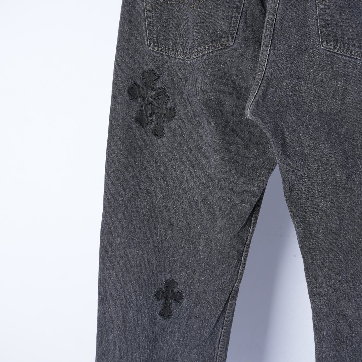 CHROME HEARTS BLACK CROSS PATCH 501 LEVI