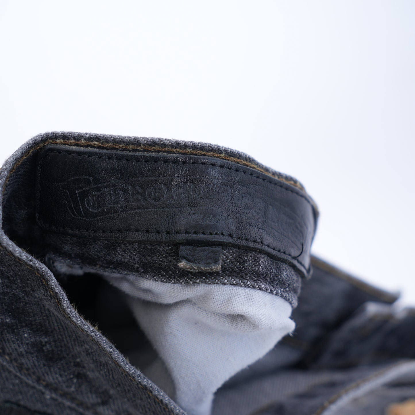 CHROME HEARTS BLACK CROSS PATCH 501 LEVI