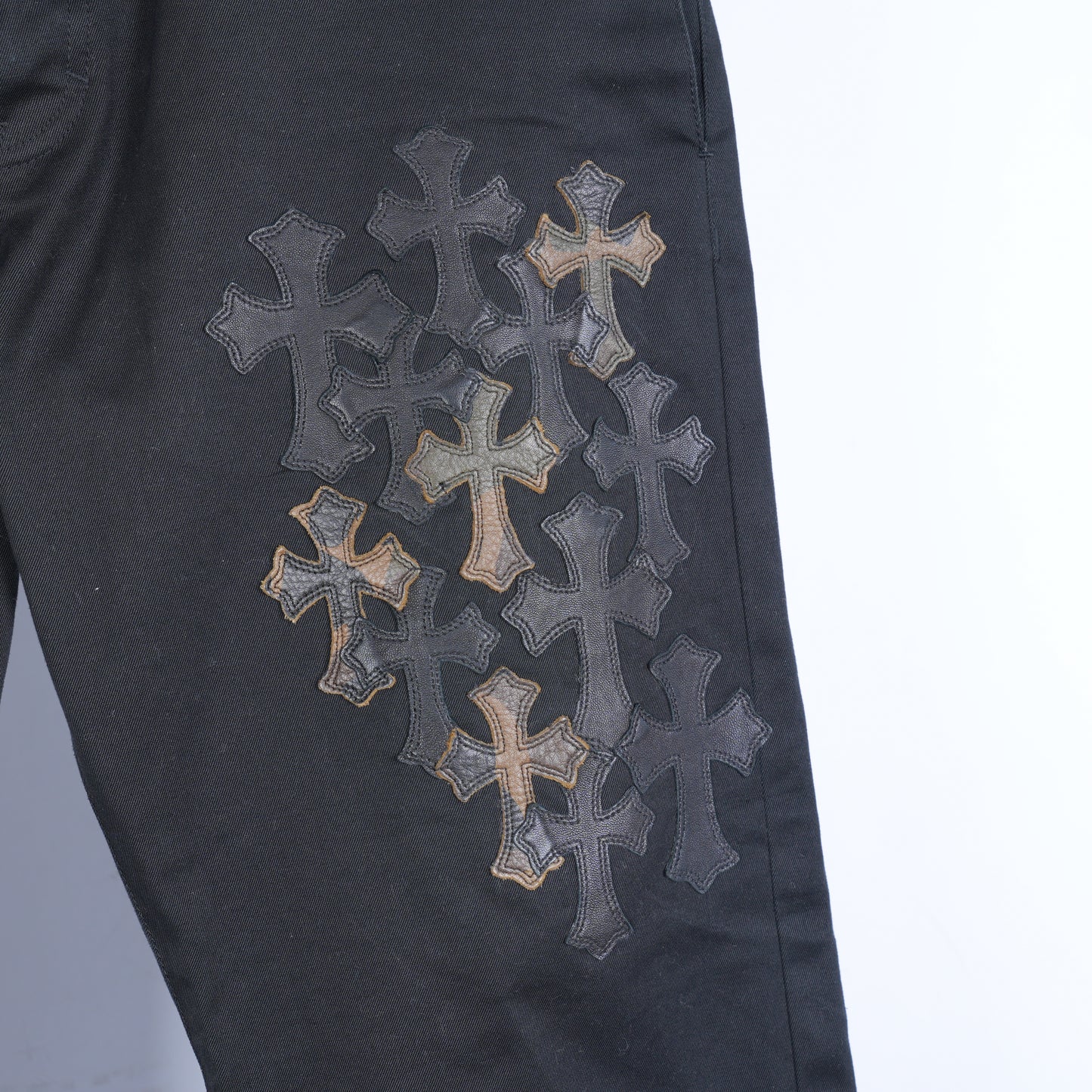 CHROME HEARTS BLACK CAMO CHINO PANTS