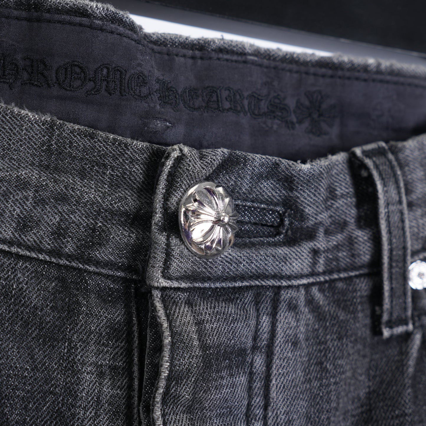 CHROME HEARTS RED AND BLACK CROSS PATCH DRAKE DENIM