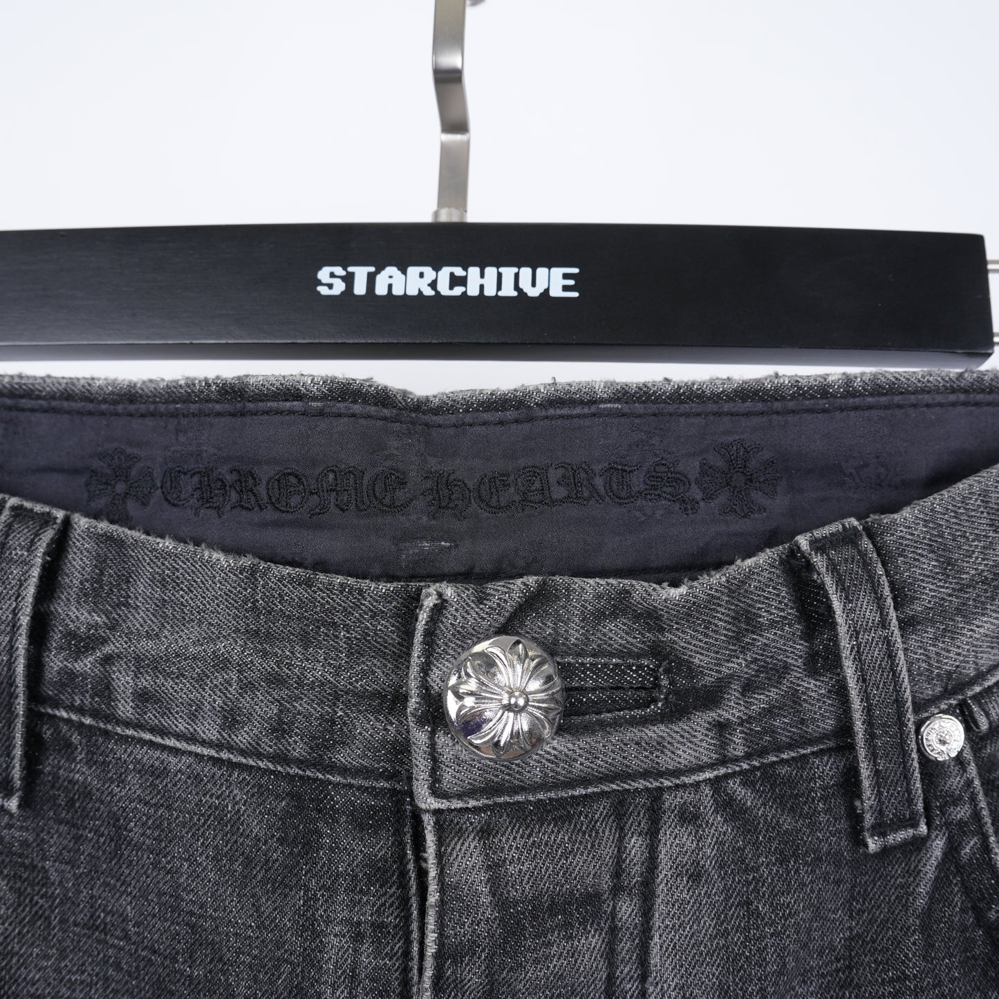 CHROME HEARTS RED AND BLACK CROSS PATCH DRAKE DENIM