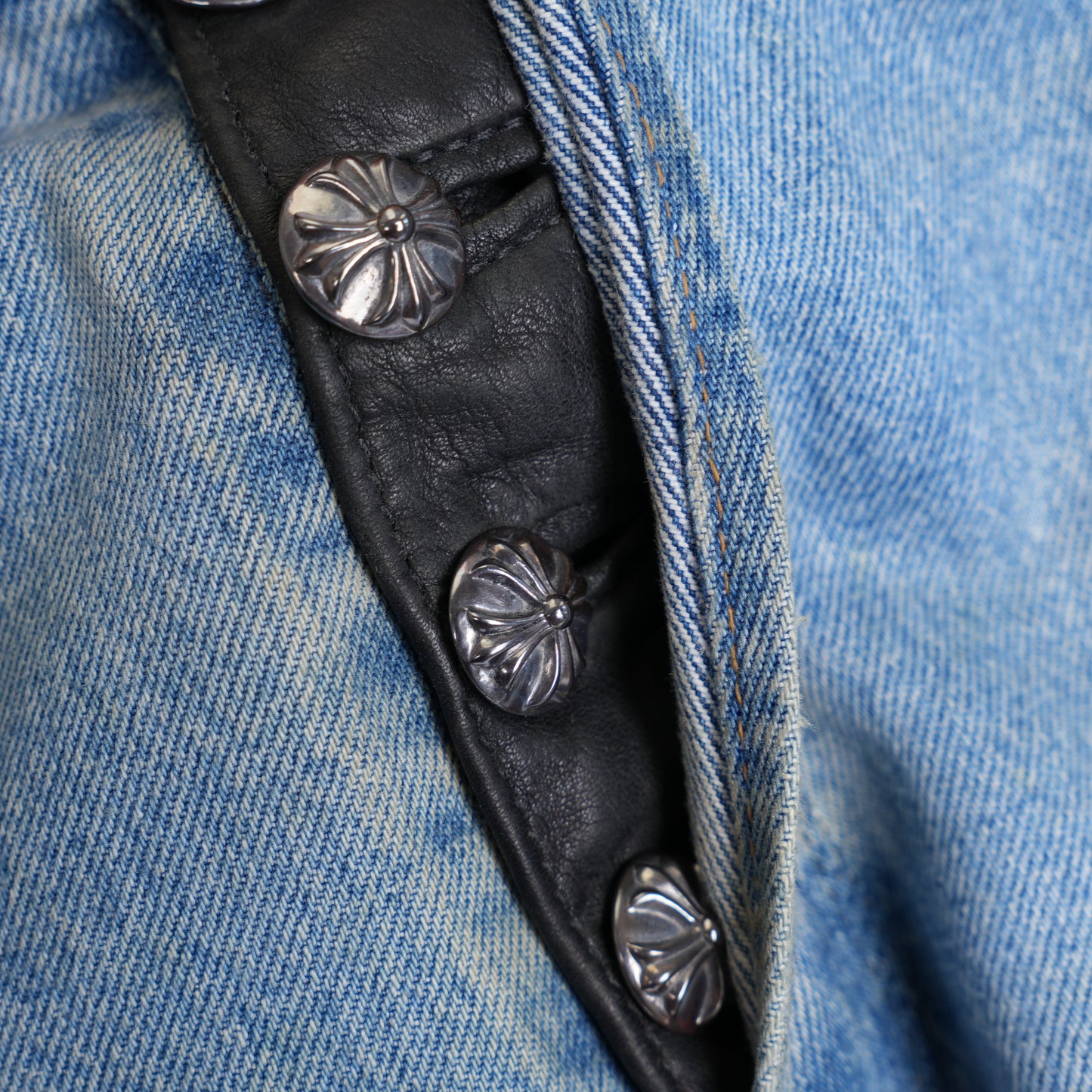 CHROME HEARTS VINTAGE CEMETERY PATCH LIGHT BLUE BIG STAR DENIM