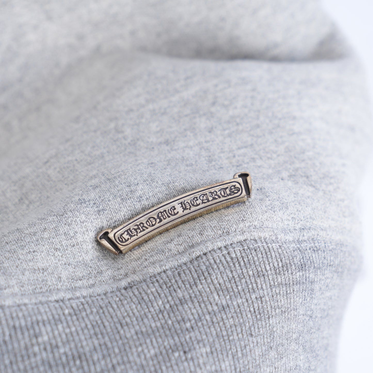 CH CEMETERY BLACK PATCH HEATHER GREY CREWNECK