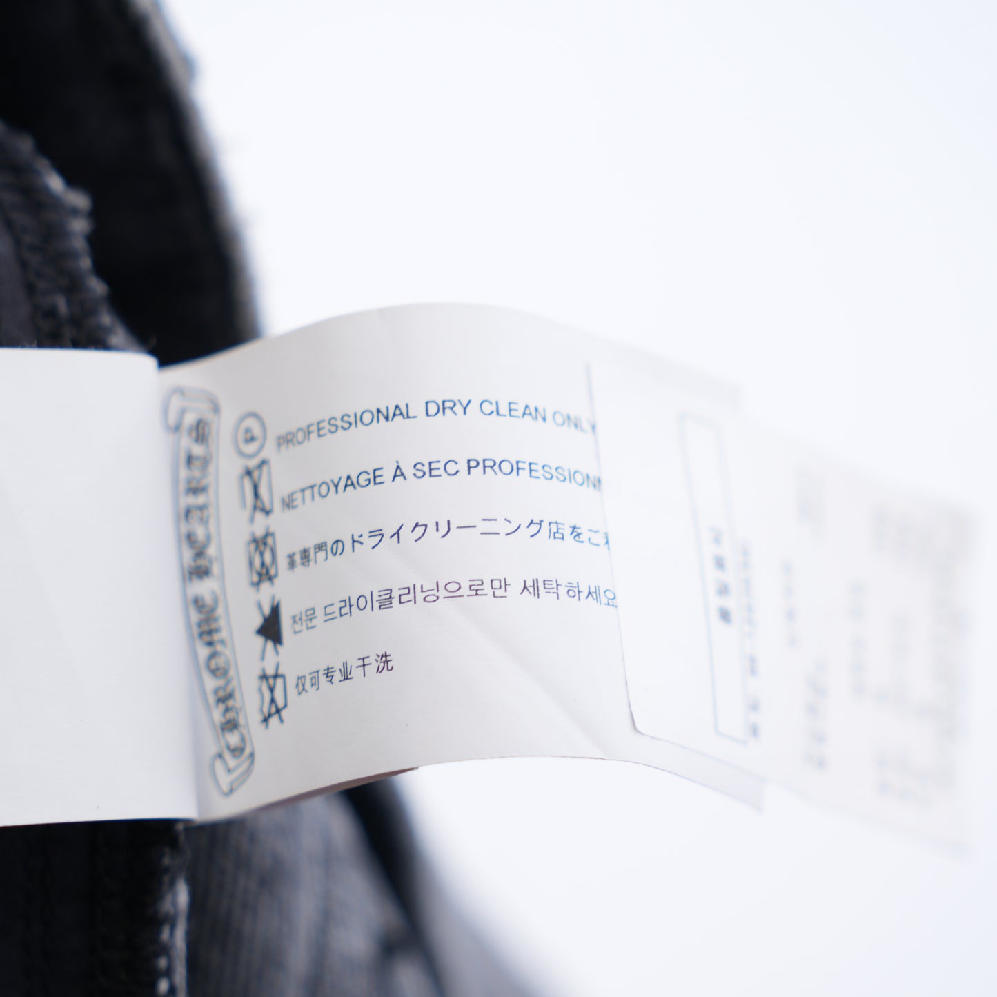 CHROME HEARTS BLACK AND WHITE PATCH FLEUR KNEE DENIM